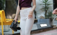 噜噜噜AV久久苍井空